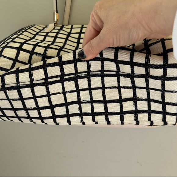 Excellent Used Condition Blk and cream Coach Satchell handbag - Picture 10 of 15